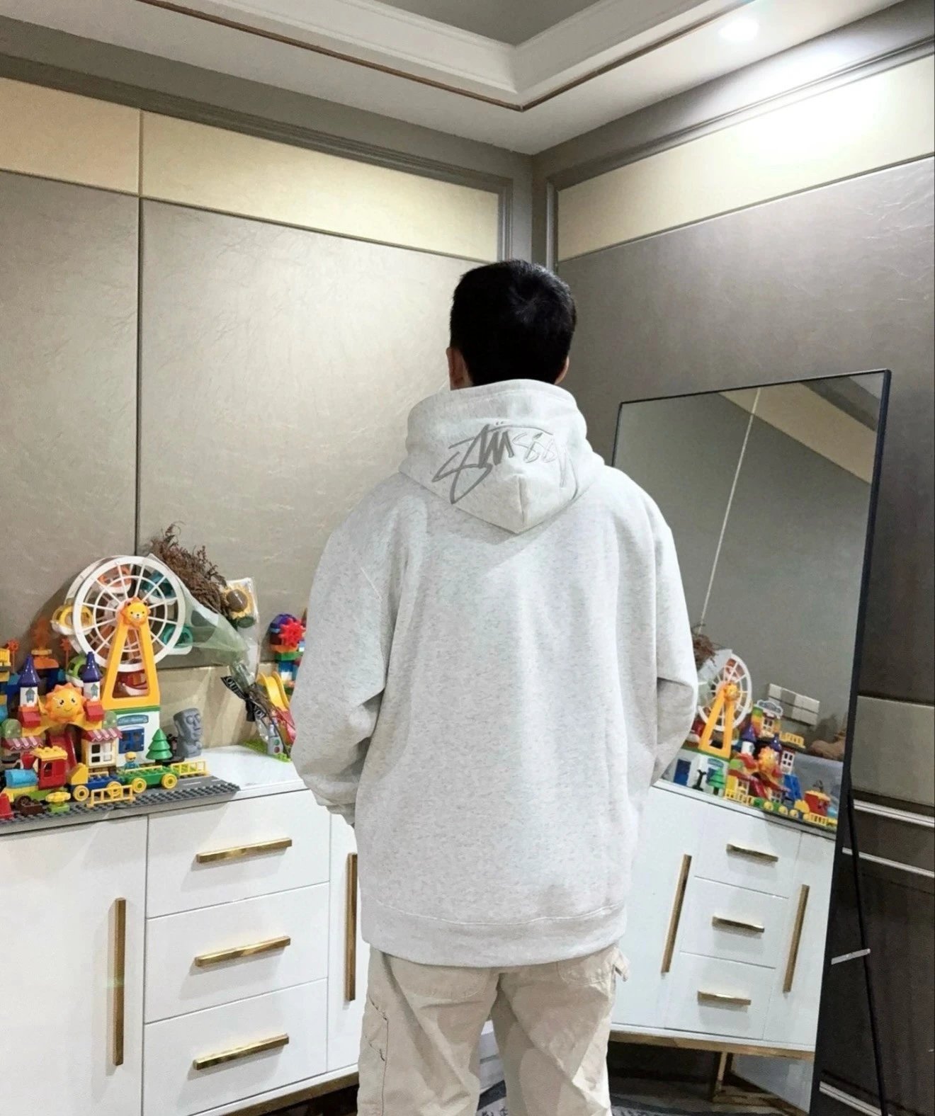 Stussy 斯图西秋冬款字母系列 刺绣字母logo连帽卫衣WY067 男女同款

招牌 宽松版型
无性别风格商品 男女同款
加绒面料
街头潮流Stussy始于海滩文化从冲浪玩到滑 9