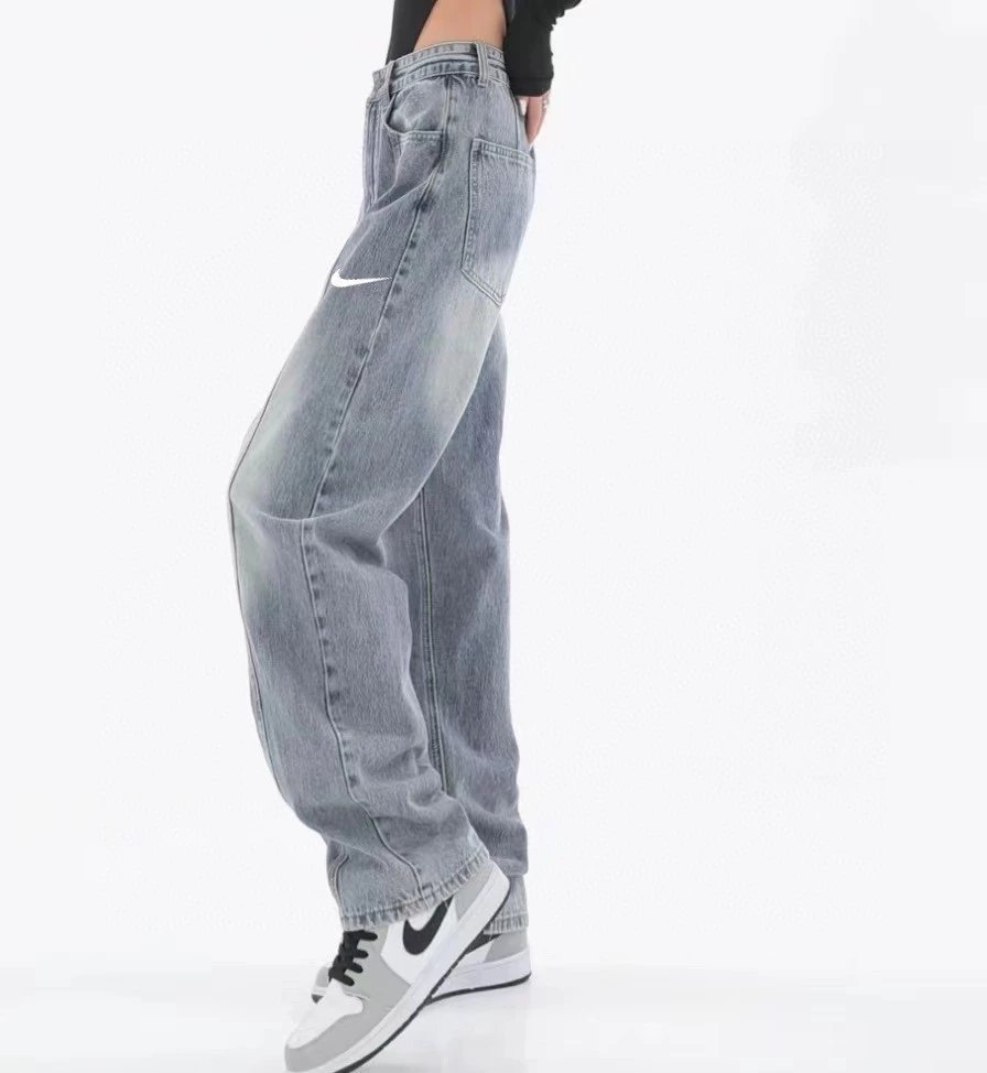 耐克NIKE牛仔裤淡蓝色水洗牛仔复古拼色高质量百搭长裤情侣款起球赔3件不舒适赔4件
区别市场低密度面料细节可见 
表面采用柔软进口水洗紧致牛仔面料
不管 7