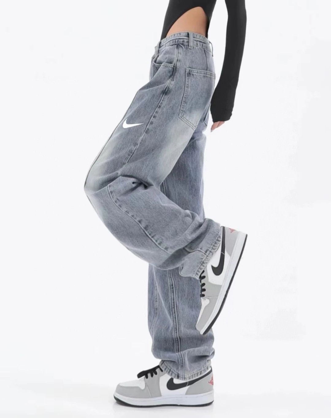 耐克NIKE牛仔裤淡蓝色水洗牛仔复古拼色高质量百搭长裤情侣款起球赔3件不舒适赔4件
区别市场低密度面料细节可见 
表面采用柔软进口水洗紧致牛仔面料
不管 3