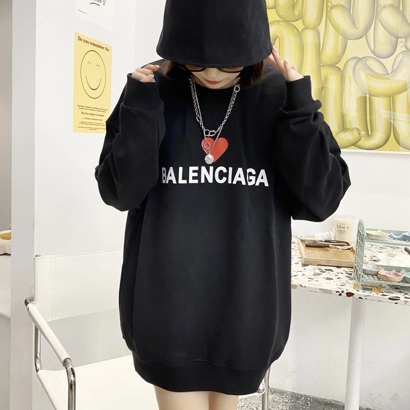 113加绒3P2072ABALENCIAGA巴黎世家21限定款爱心圆领卫衣 情人节限定系列 面料采用500克纯棉加绒面料 下摆袖口定制螺纹 进口环保胶烫花手工丝网工艺 立体结实 印花表面光滑 3