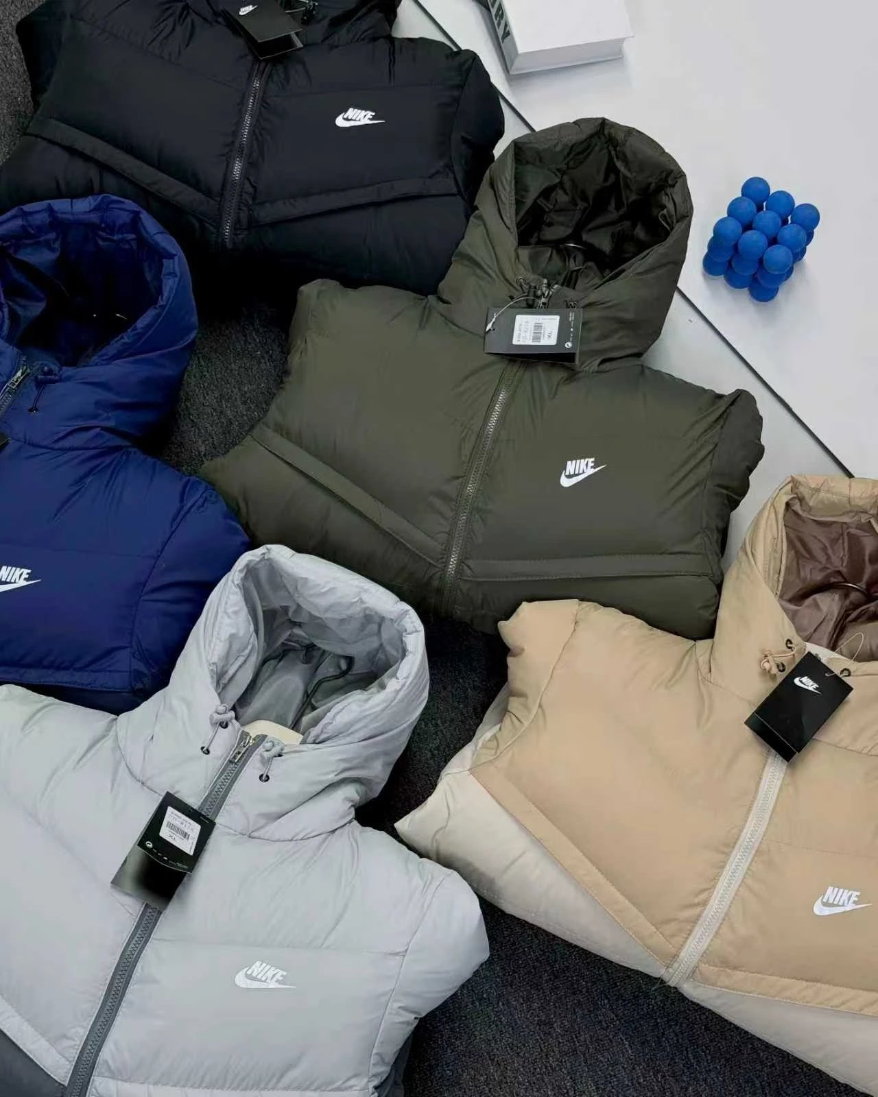 Nike耐克风行者羽绒棉服 Nike耐克 男连帽保暖跑步训练短款运动休闲夹克羽绒棉服
独家品质 区别通货
DV1132247
StormFIT Windrunner 连帽拉链 4