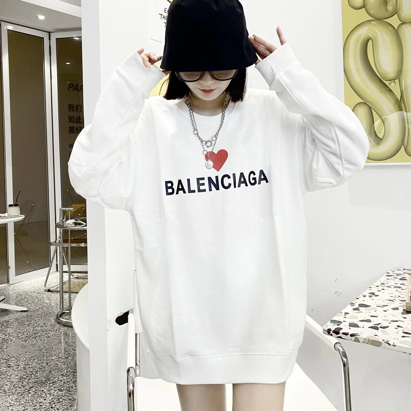 113加绒3P2072ABALENCIAGA巴黎世家21限定款爱心圆领卫衣 情人节限定系列 面料采用500克纯棉加绒面料 下摆袖口定制螺纹 进口环保胶烫花手工丝网工艺 立体结实 印花表面光滑 6