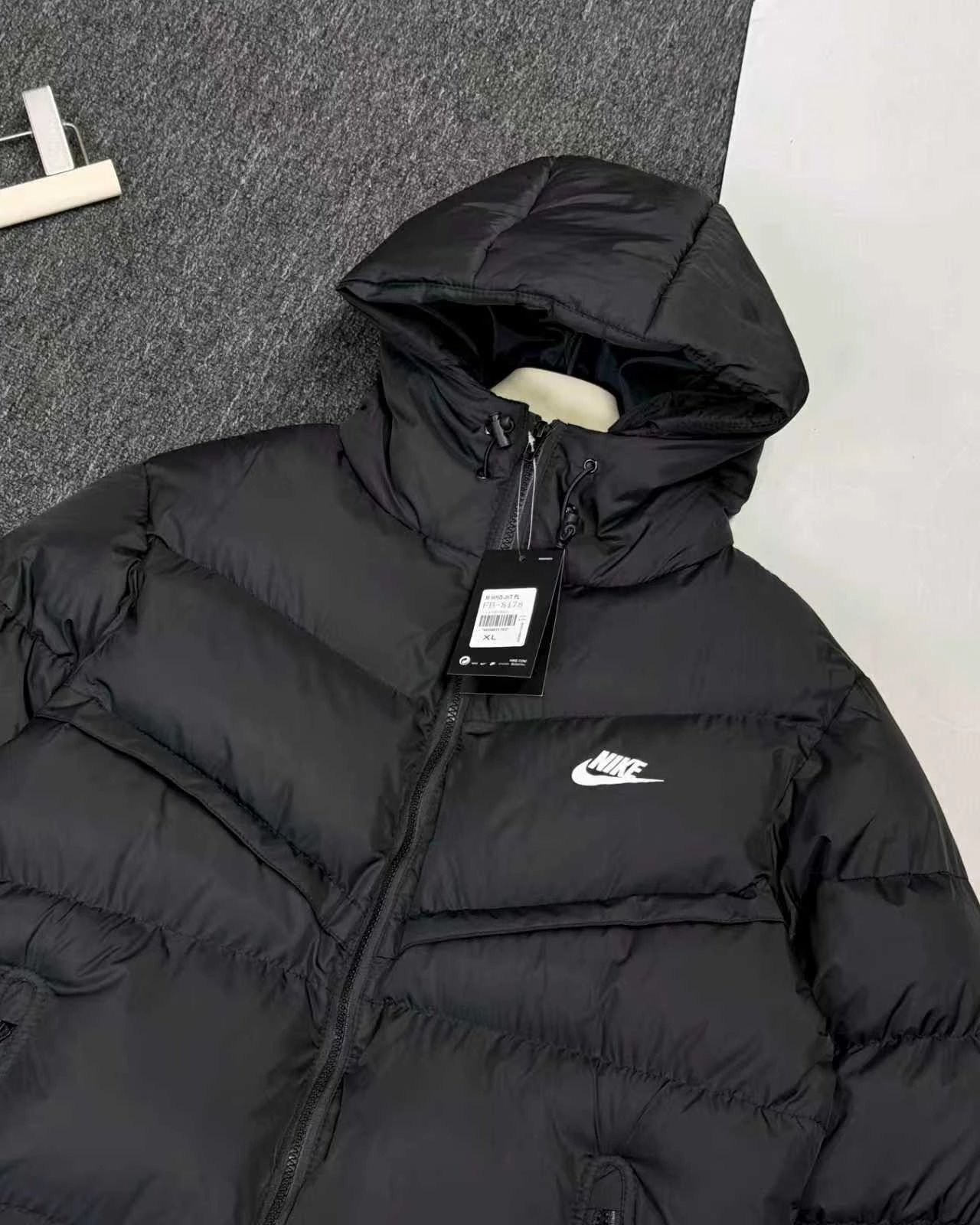 Nike耐克风行者羽绒棉服 Nike耐克 男连帽保暖跑步训练短款运动休闲夹克羽绒棉服
独家品质 区别通货
DV1132247
StormFIT Windrunner 连帽拉链 5