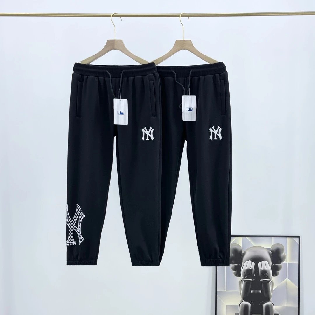 MLBny 洋基队 砖柜新品NYLOGO加绒裤
官网最新logo配色百搭休闲裤砖柜主推款式爆款断货王客供面料 全部采用进口机器立体感十足高贵上档次怎