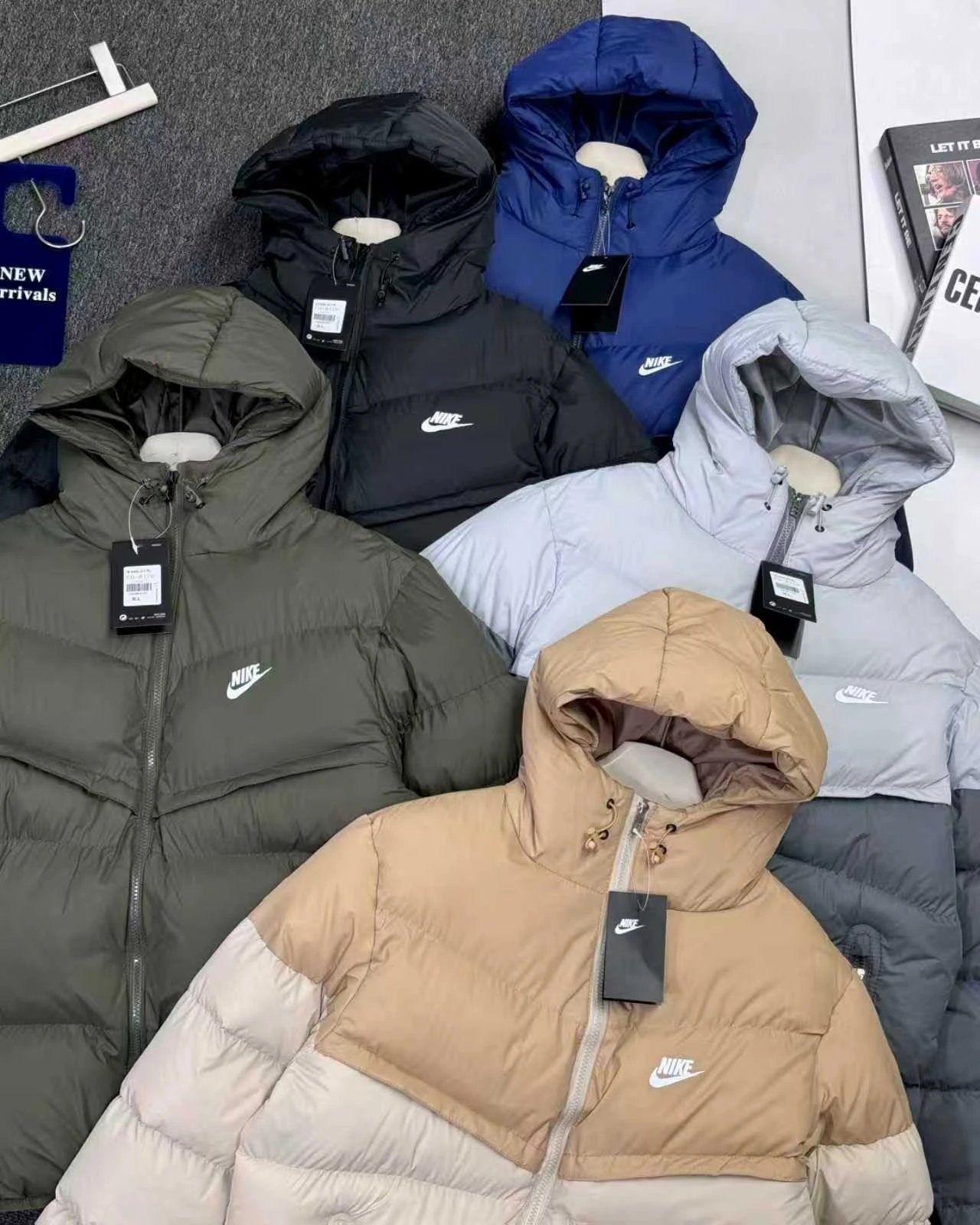 Nike耐克风行者羽绒棉服 Nike耐克 男连帽保暖跑步训练短款运动休闲夹克羽绒棉服
独家品质 区别通货
DV1132247
StormFIT Windrunner 连帽拉链 2
