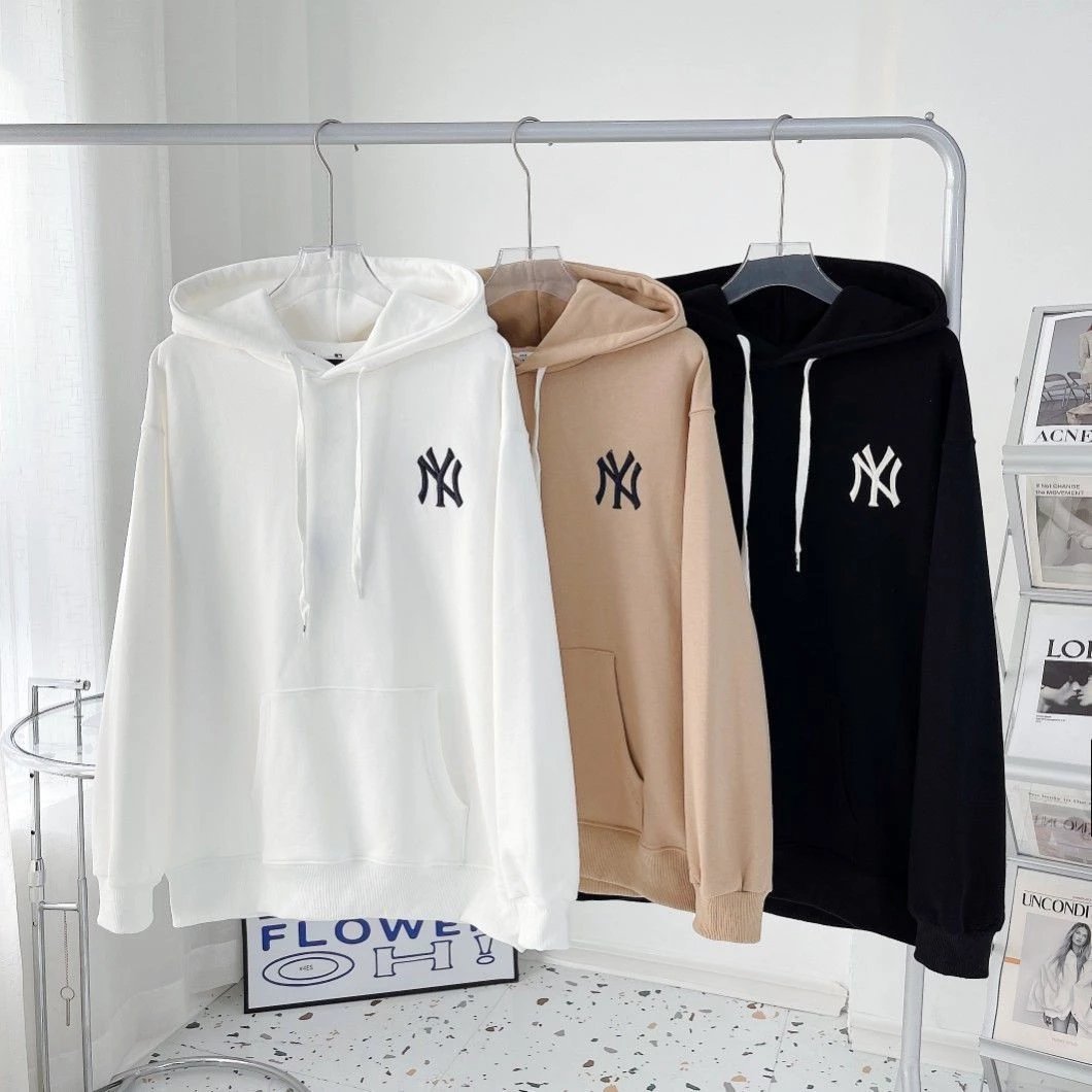 MLB洋基队连帽毛圈卫衣超级百搭的款式 上身显瘦有型  宽松版型不臃肿 选用优质350克面料  上身不会软塌塌的 挺阔有型 袖口下