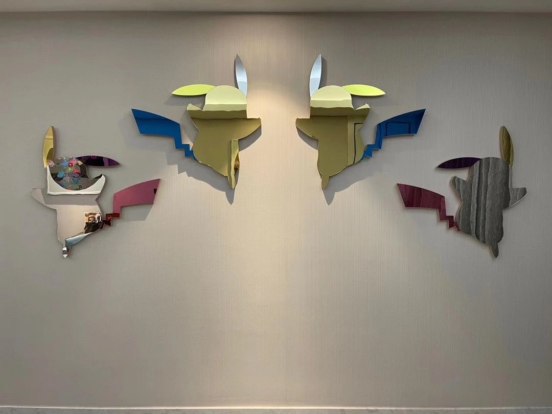 Trendy products must be in! Pikachu mirror pendant, everything can talk about art, trendy matching is king
