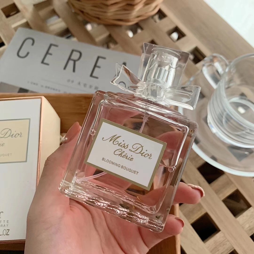 Dio * r's fancy sweet perfume 100ml is the favorite flavor of a noble and elegant boyfriend