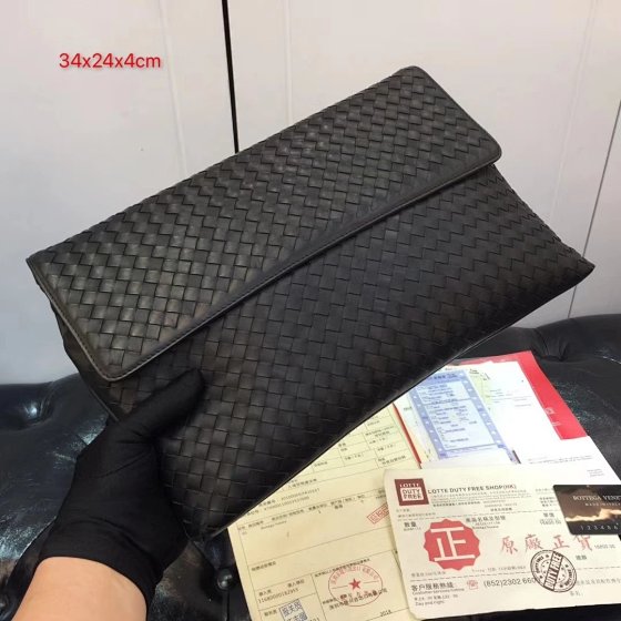 Special offer of 429 yuan! 379 yuan! BV Baodie Home Original Single Wax Tire Leather New Korean Edition Fashion Men's Black Weaving Wrist Bag Flip Buckle Grip Bag Handheld Bag Bag