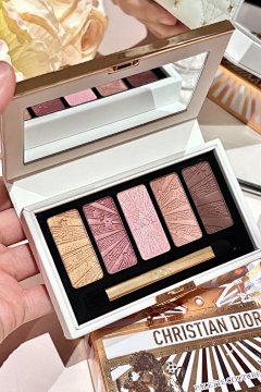【Must-Have for Loyal Fans】The Ultimate Christmas Masterpiece! Dior 2025 Limited Edition 5-Color Eyeshadow Palette