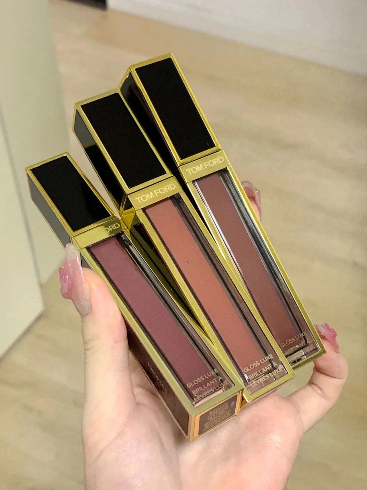 Exclusive for Loyal Fans: Absolutely Stunning! Tom Ford Black Gold Mirror Lip Gloss 01 Crimson, 20 Twilight, 22 Morning Dew, 24/129 Joy Rose Lip Gloss, TF Water-Glass Black Gold Lip Gloss 04 08