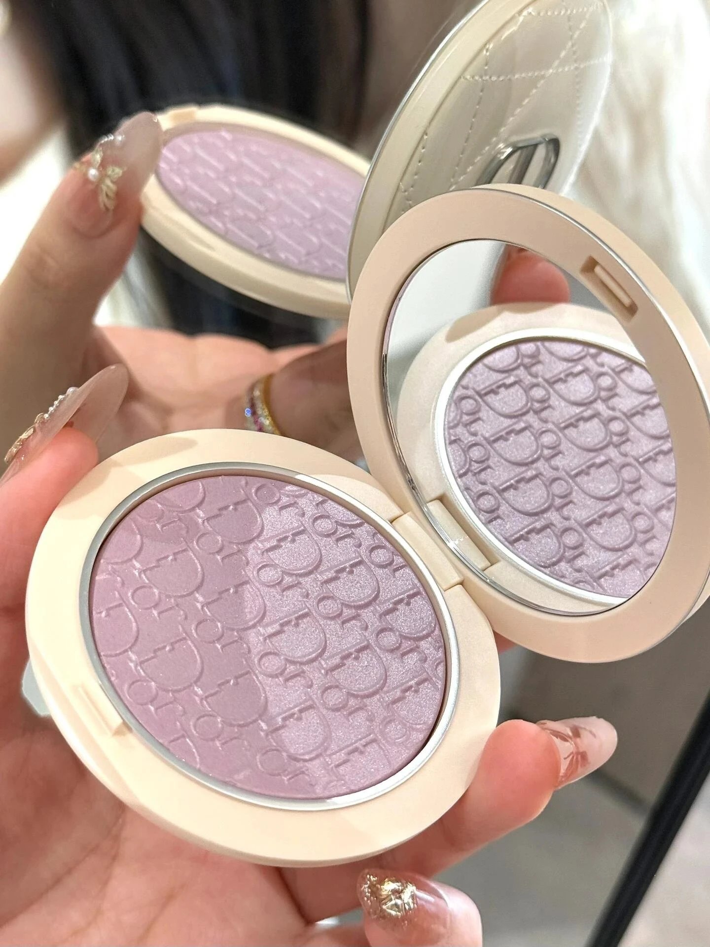 A must-have for old fans! Absolutely amazing!! Di 2025 spring limited five color eye shadow high CD 003 lavender