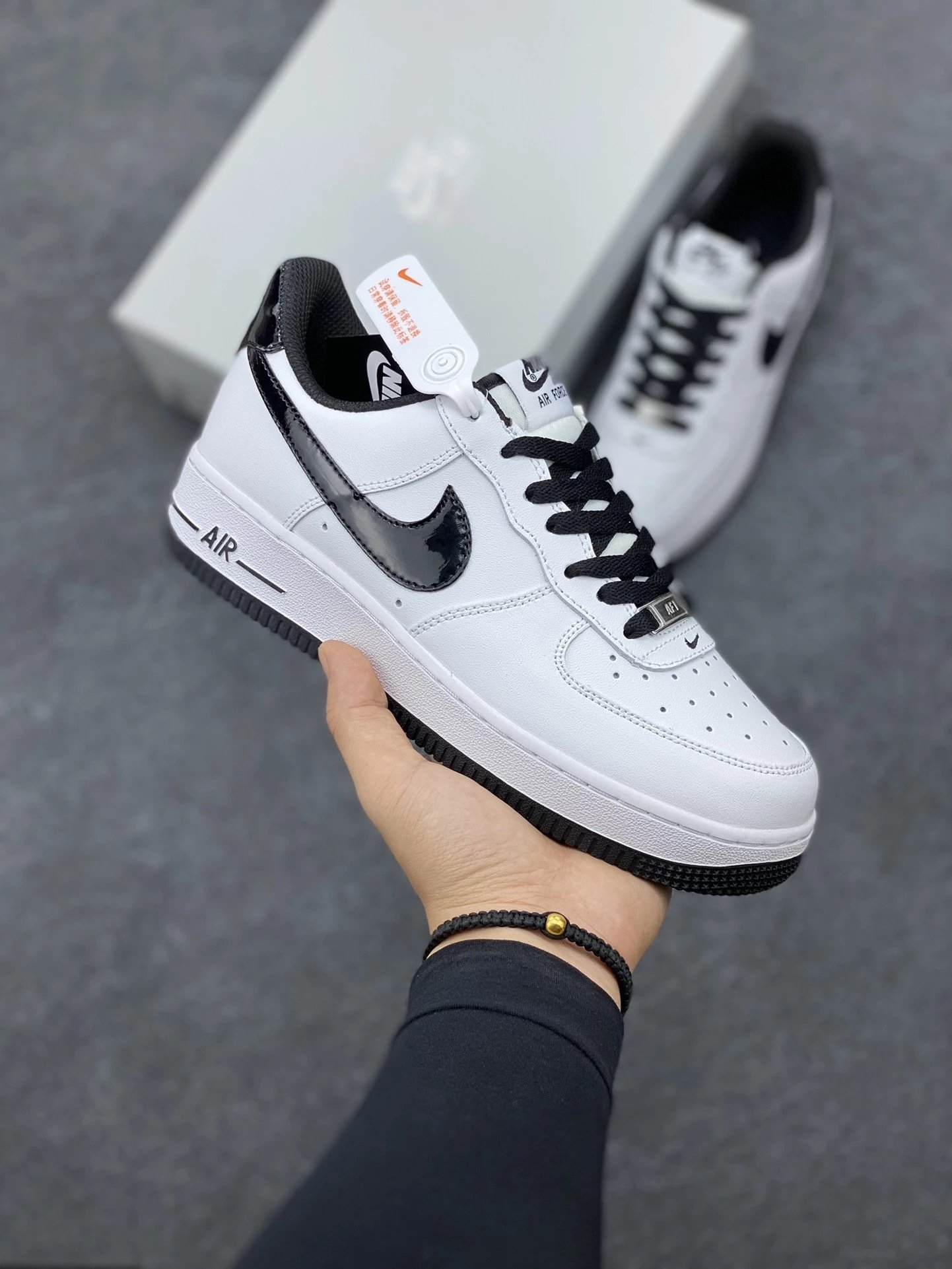 White Black Four Black DH7561-102