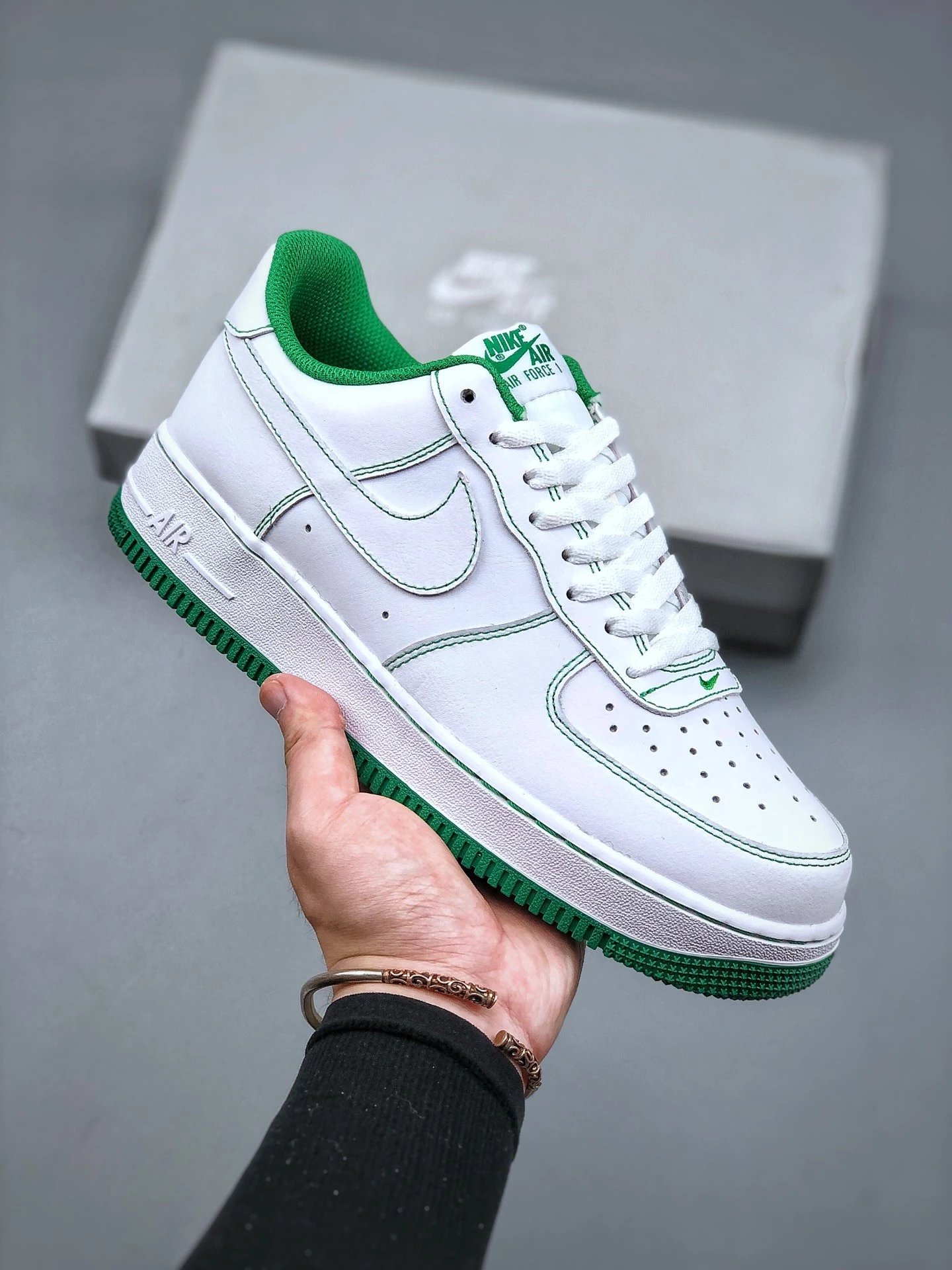 White green line CV1724-103