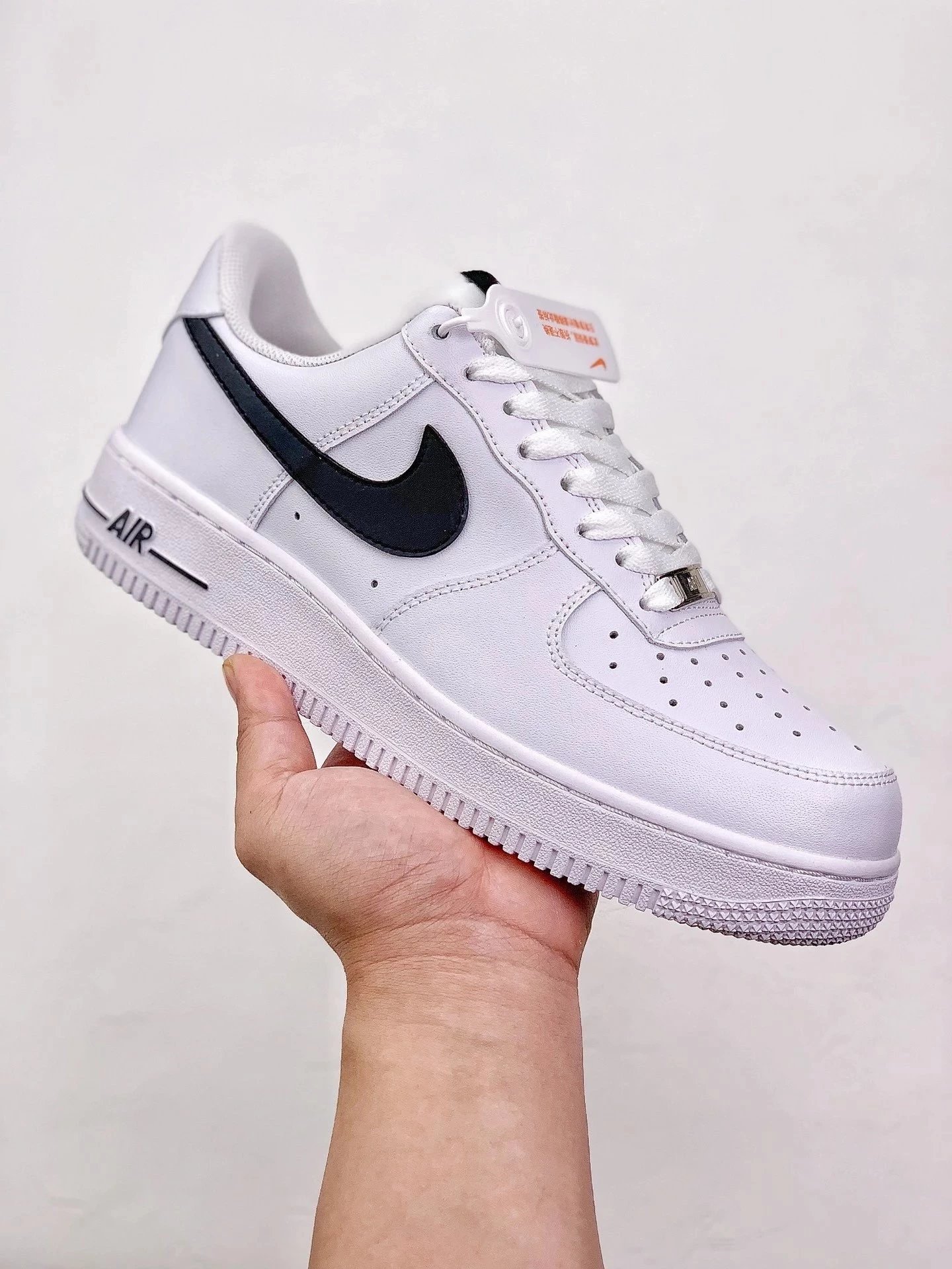 White and Black 1 Tail CJ0952-100