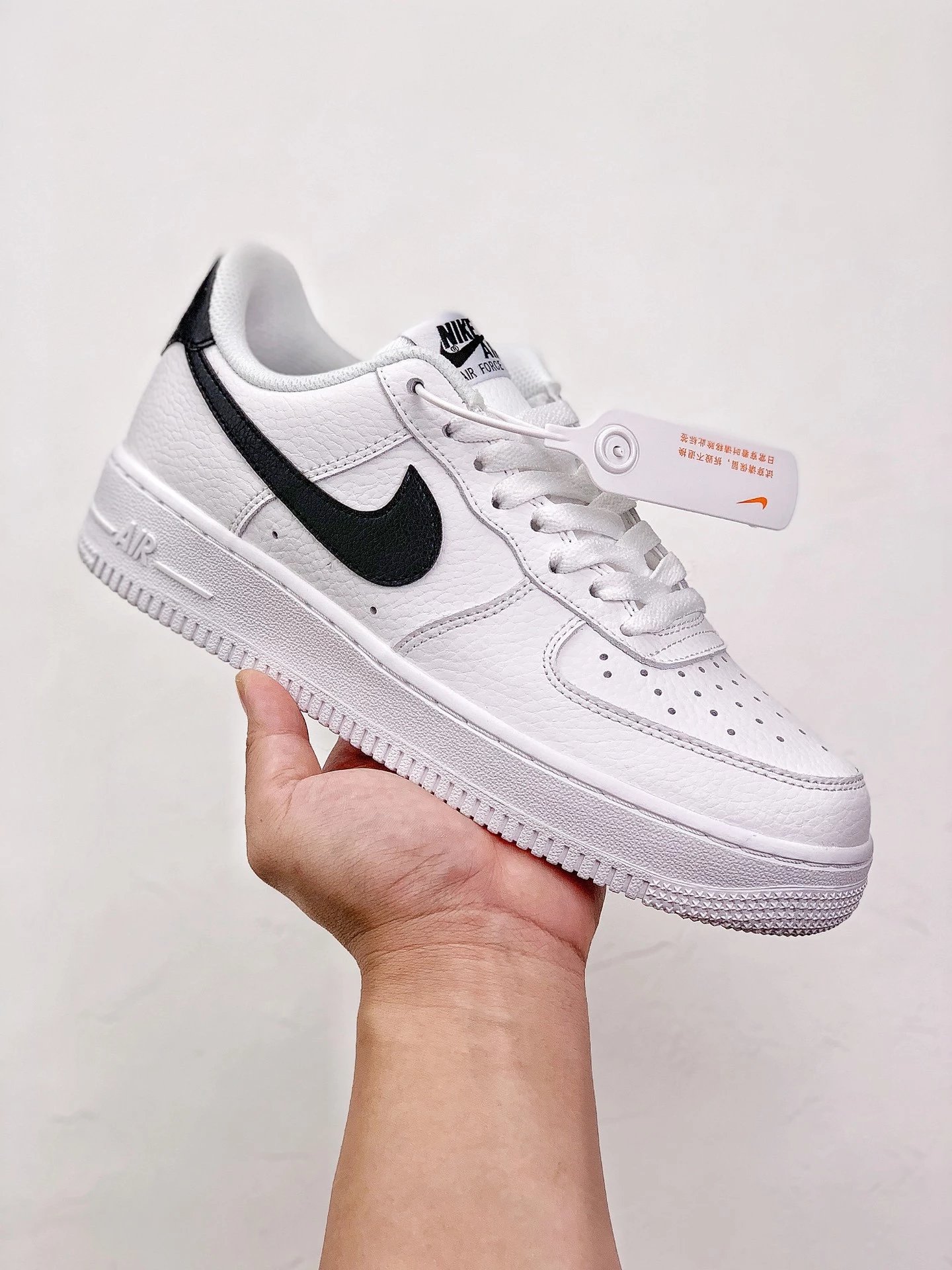 White and Black CT2302-100