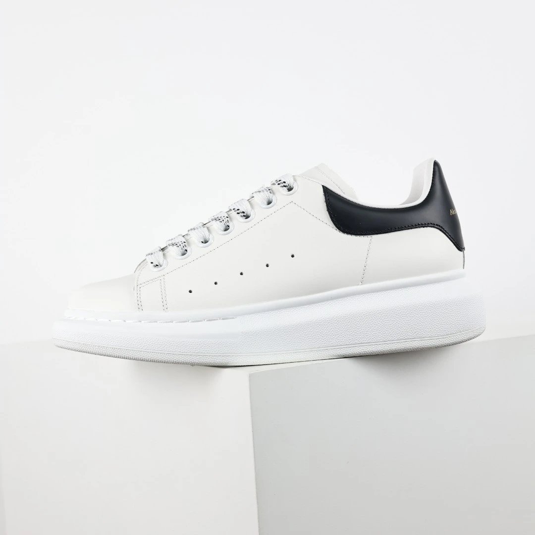 亚历山大 Alexander McQueen 麦昆小白鞋“黑皮尾”