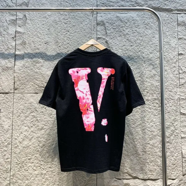 Versace V Logo Floral Print Black T-Shirt - 18