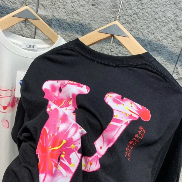 Versace V Logo Floral Print Black T-Shirt - 22