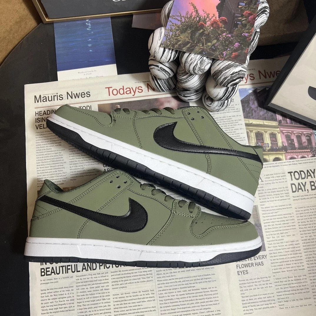 Nike Dunk Low Retro Medium Olive
