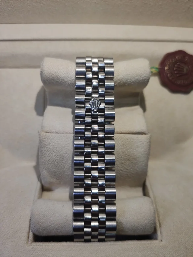 Rolex Watches Oyster Perpetual Datejust-style watch with fluted bezel, date magnifier, and jubilee bracelet product detail image 81