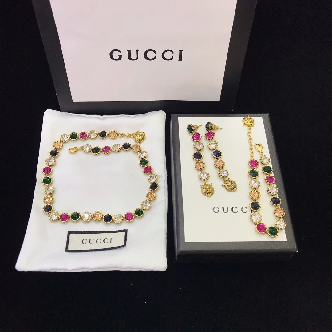 Necklace, bracelet, earring ❇️ Guqi Guci Vintage Color Necklace Bracelet Earrings ❇️ Ready to ship hot items and out of stock at any time ❇️ Retro style, fashionable design, beautiful counter material