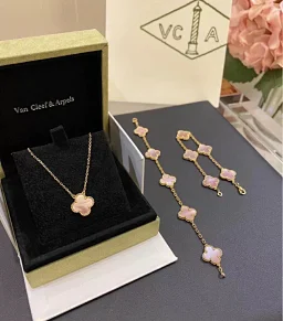 thumbnail for 🍀Four-leaf clover full of girls' hearts ❤💃🏻Super gentle pink necklace bracelet