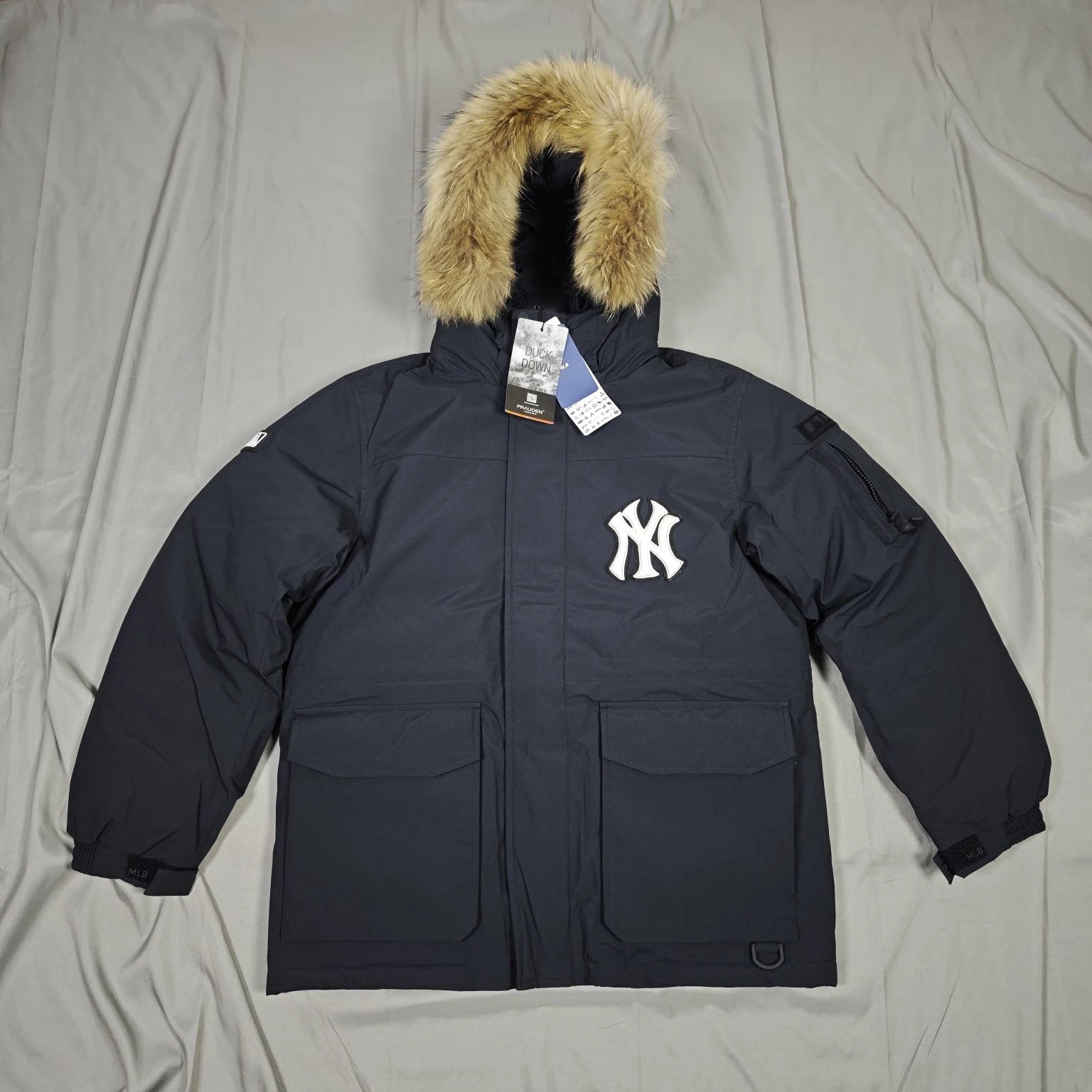 MLB NY Yankees Down Jacket Black