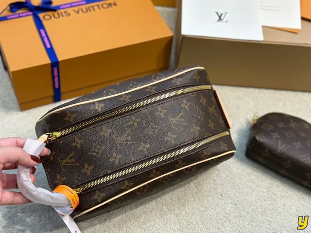 Louis Vuitton Travel Bags Monogram Double-Zip Toiletry Bag product detail image 11