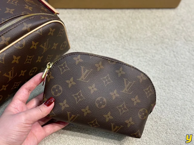 Louis Vuitton Travel Bags Monogram Double-Zip Toiletry Bag product detail image 15
