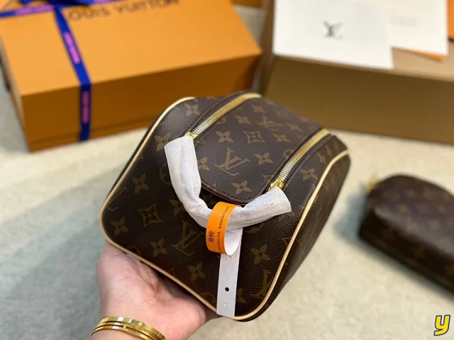 Louis Vuitton Travel Bags Monogram Double-Zip Toiletry Bag product detail image 14