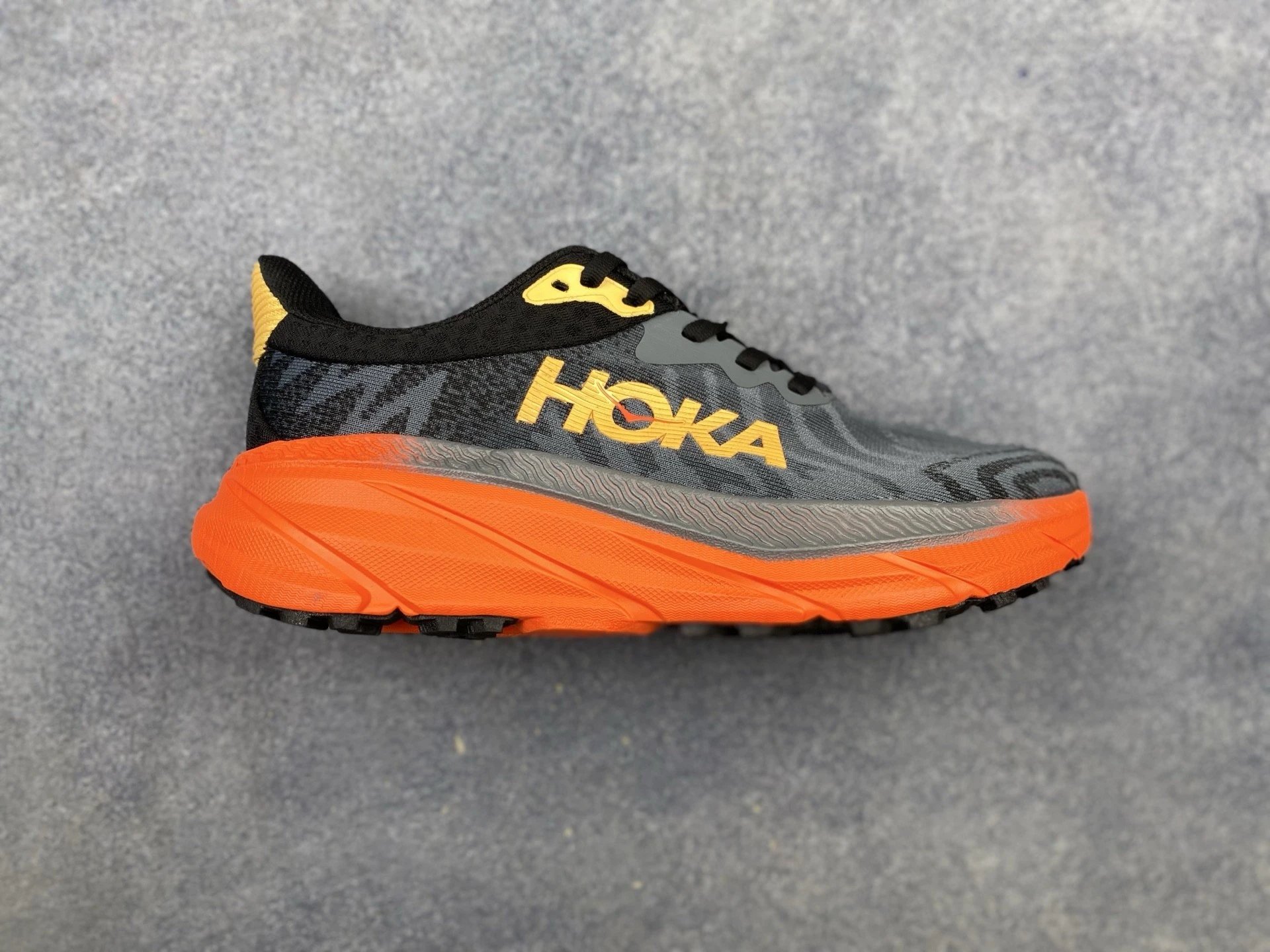 Hoka Challenger ATR 7