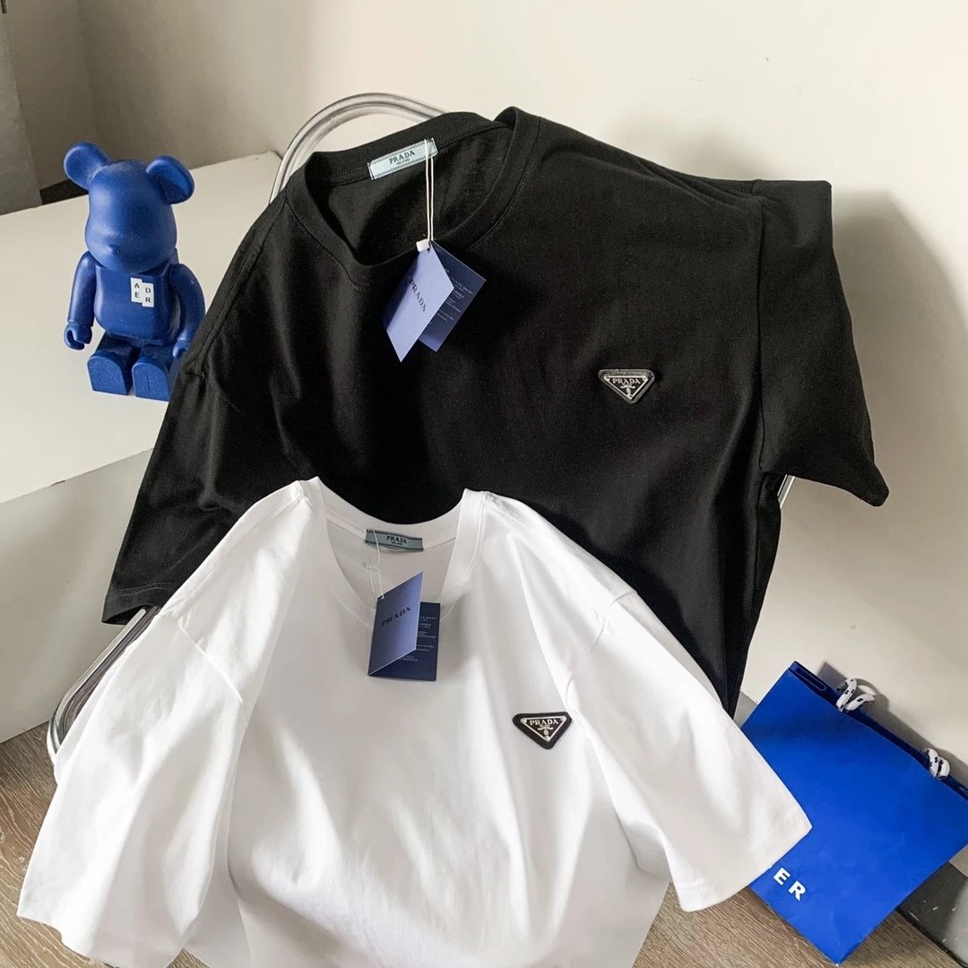 Prada Summer Runway New Arrival Metal Logo Unisex T-Shirt - Understated Luxury