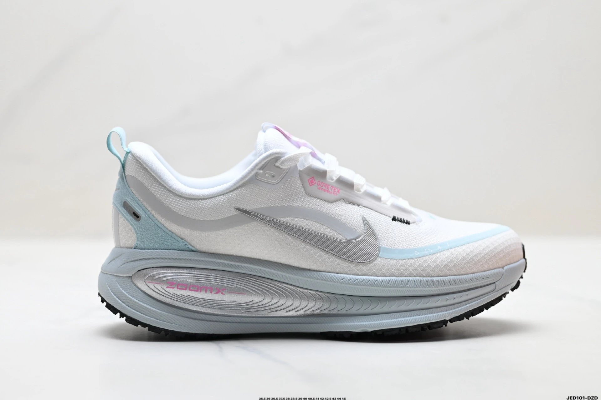 公司级✅Nike Vomero 18 Gtx 耐克 舒适减震防滑 低帮休闲运动跑步鞋 全掌ReactX泡绵中底 前掌和后跟还配备了Air Zoom气垫单元 据说跑起来更快更舒适哦 这次最大的升级点