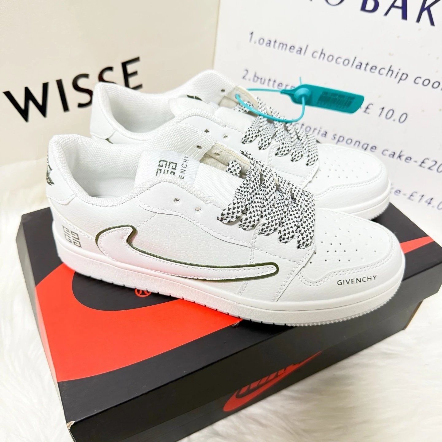 Inverted Hook White Fruit Green