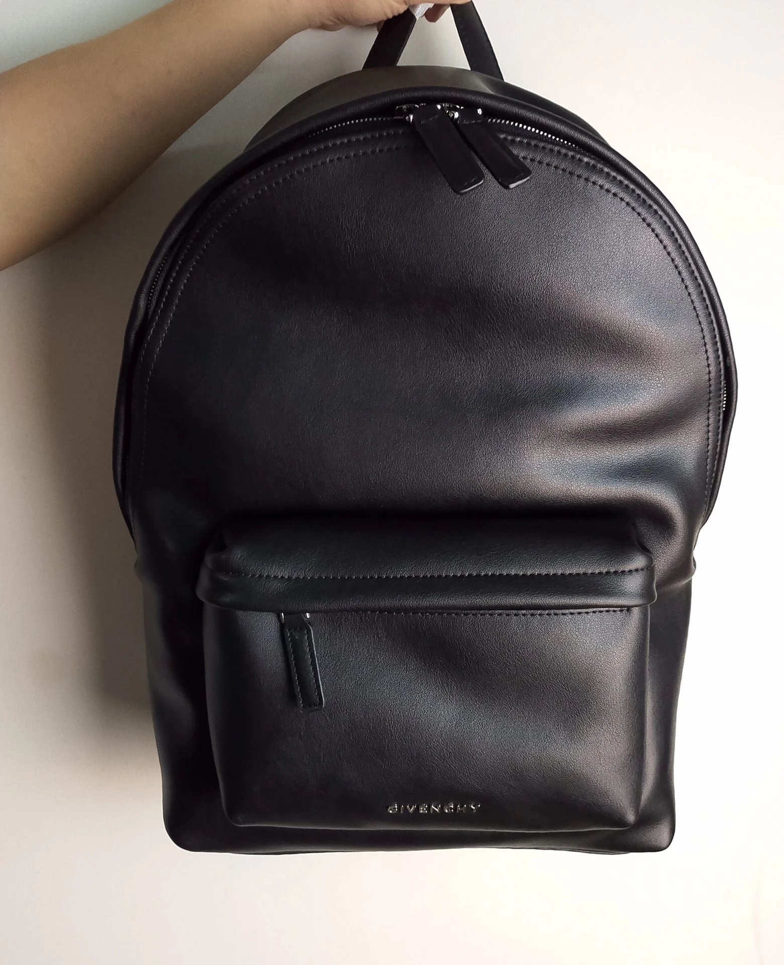 Men's and Women's Couple Backpack, Student Casual Backpack, Popular Imported Genuine Leather Full-Grain Cowhide All-Leather Style, All-Black Version with Metal Letter Accents, Dust Bag Packaging Included