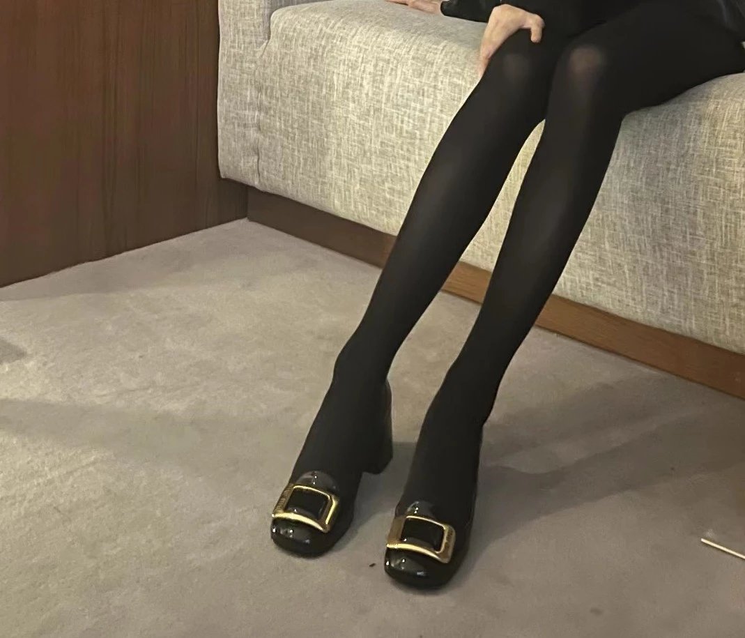 顶级代购版本Miu Miu方头单鞋2023年最新款金属扣铜扣方头漆皮高跟粗跟单鞋玛丽珍鞋浅口包头低跟单鞋女miu单鞋粗跟单鞋 3