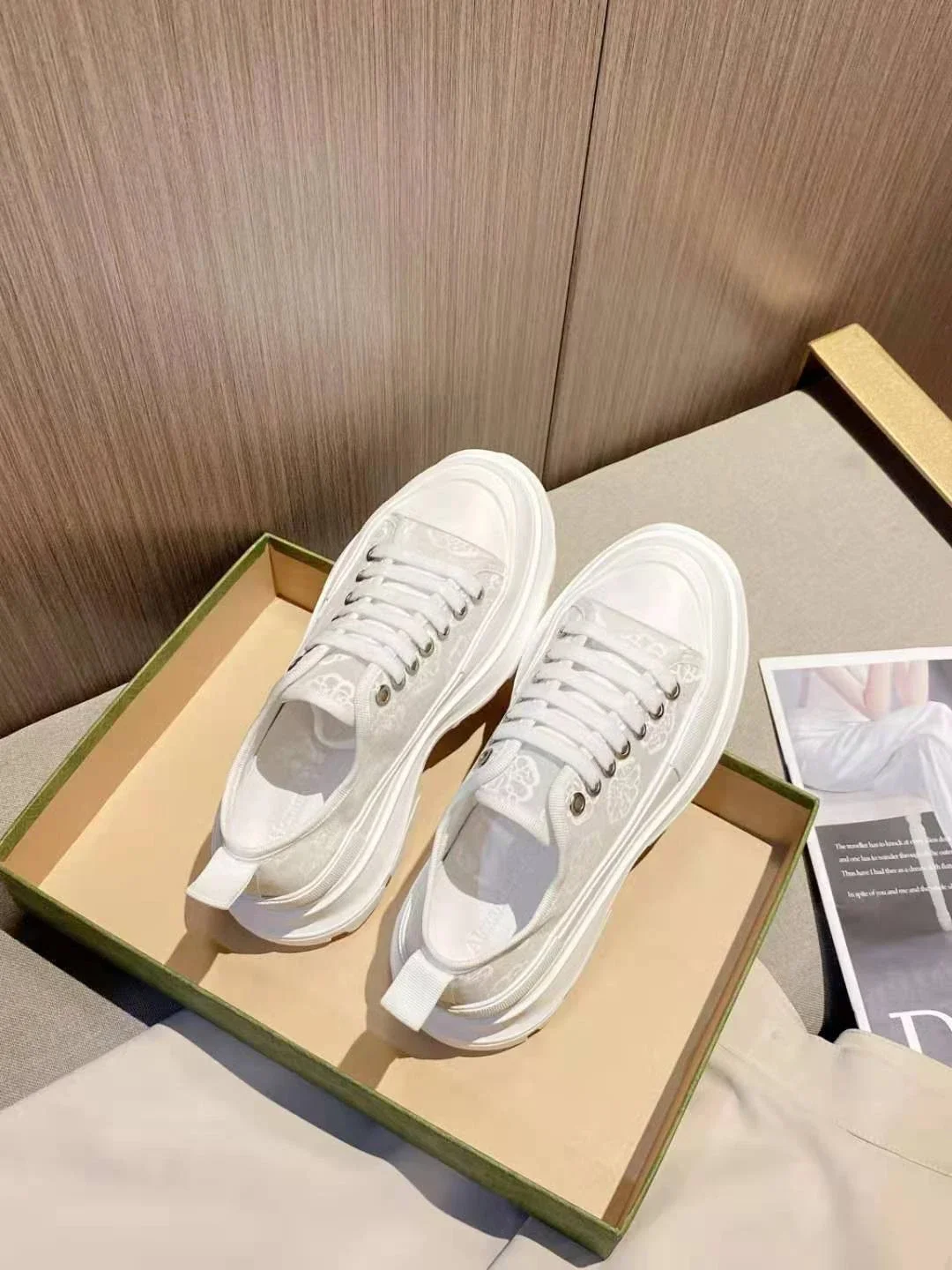 女鞋新款经典透气网拖上新 面料 透气网 头层羊皮垫脚 5 5公分超清发泡大底 5 9码 颜色 黑色 白色 粉色 白花色 黑花色