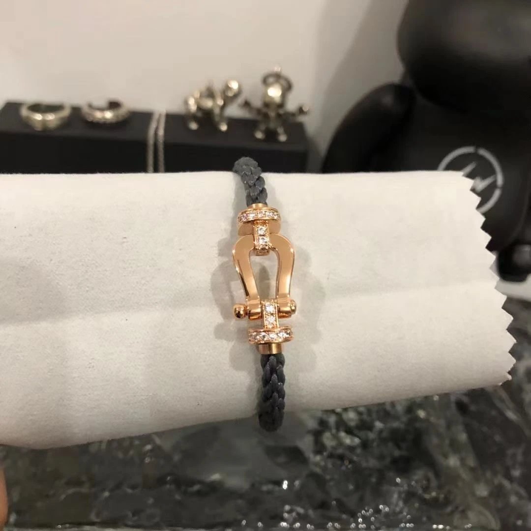 Gray Cord + Half-Side Diamond Gold Horsehoe Buckle