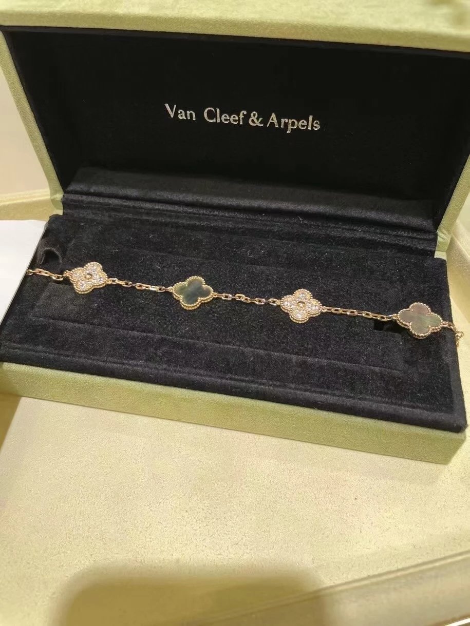 Half gray shell, half diamond