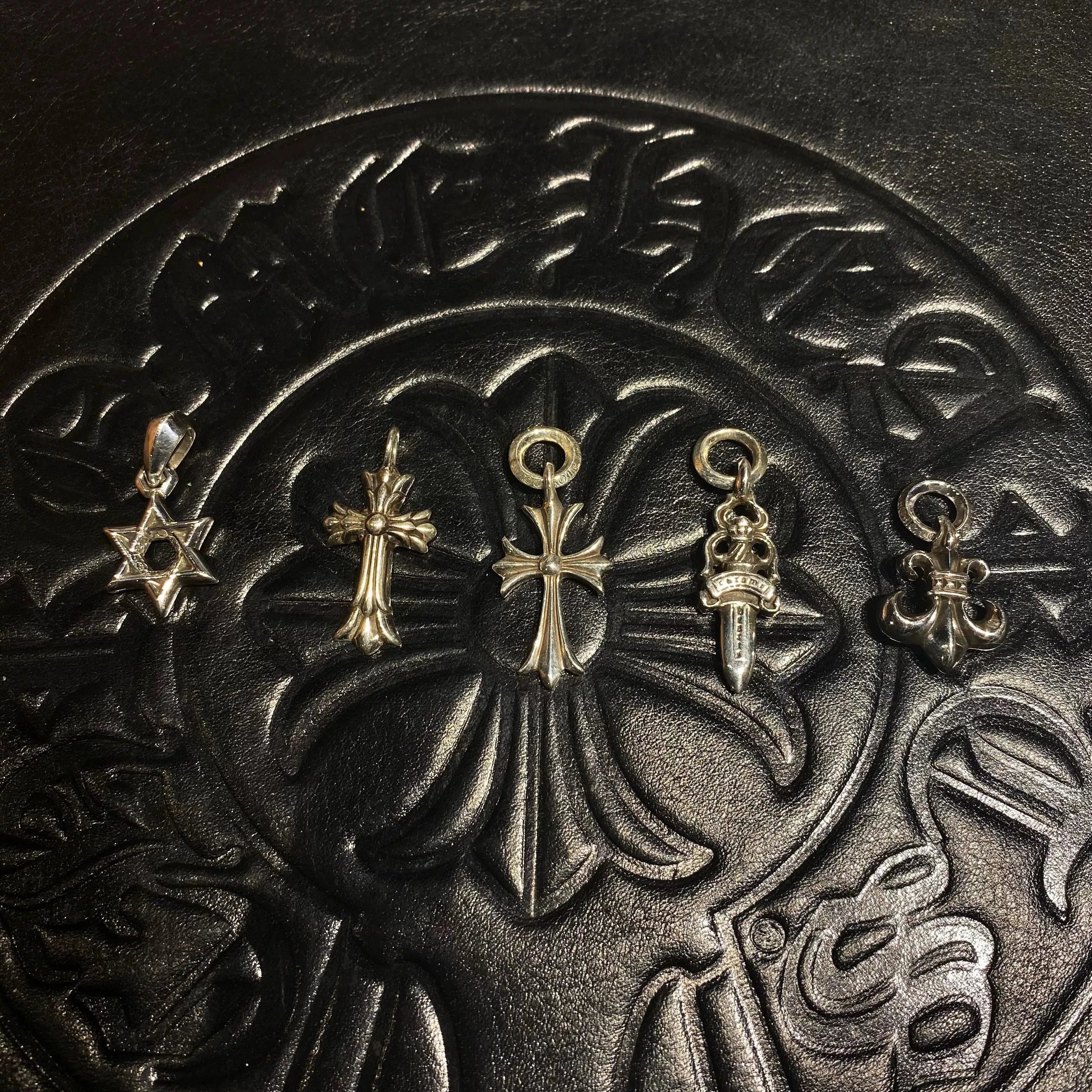 【 Pikachu Made 】 Croheart Pendant Small Series CH Classic Small Cross Pendant CH Double layer Cross Pendant CH Flame Cross Pendant CH Sword Pendant CH Scout Flower Pendant CH Hexagram Star Pendant 925 Pure Silver Necklace Perfect Details