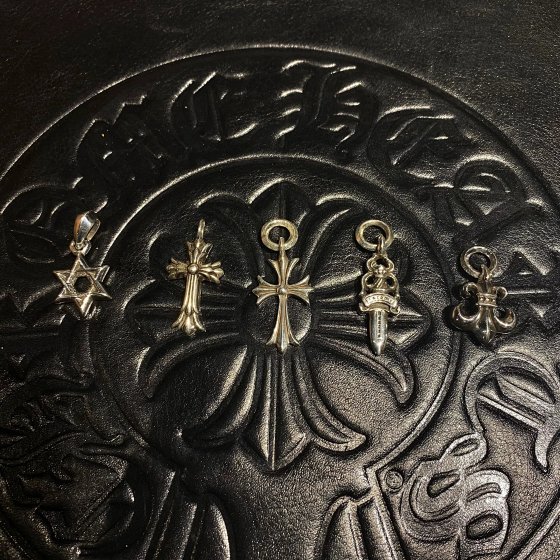 【 Pikachu Made 】 Croheart Pendant Small Series CH Classic Small Cross Pendant CH Double layer Cross Pendant CH Flame Cross Pendant CH Sword Pendant CH Scout Flower Pendant CH Hexagram Star Pendant 925 Pure Silver Necklace Perfect Details