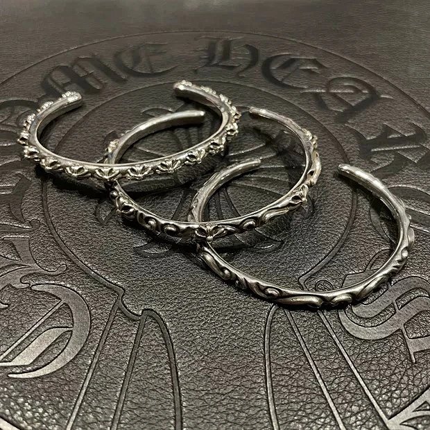 Chrome Hearts Scroll CH