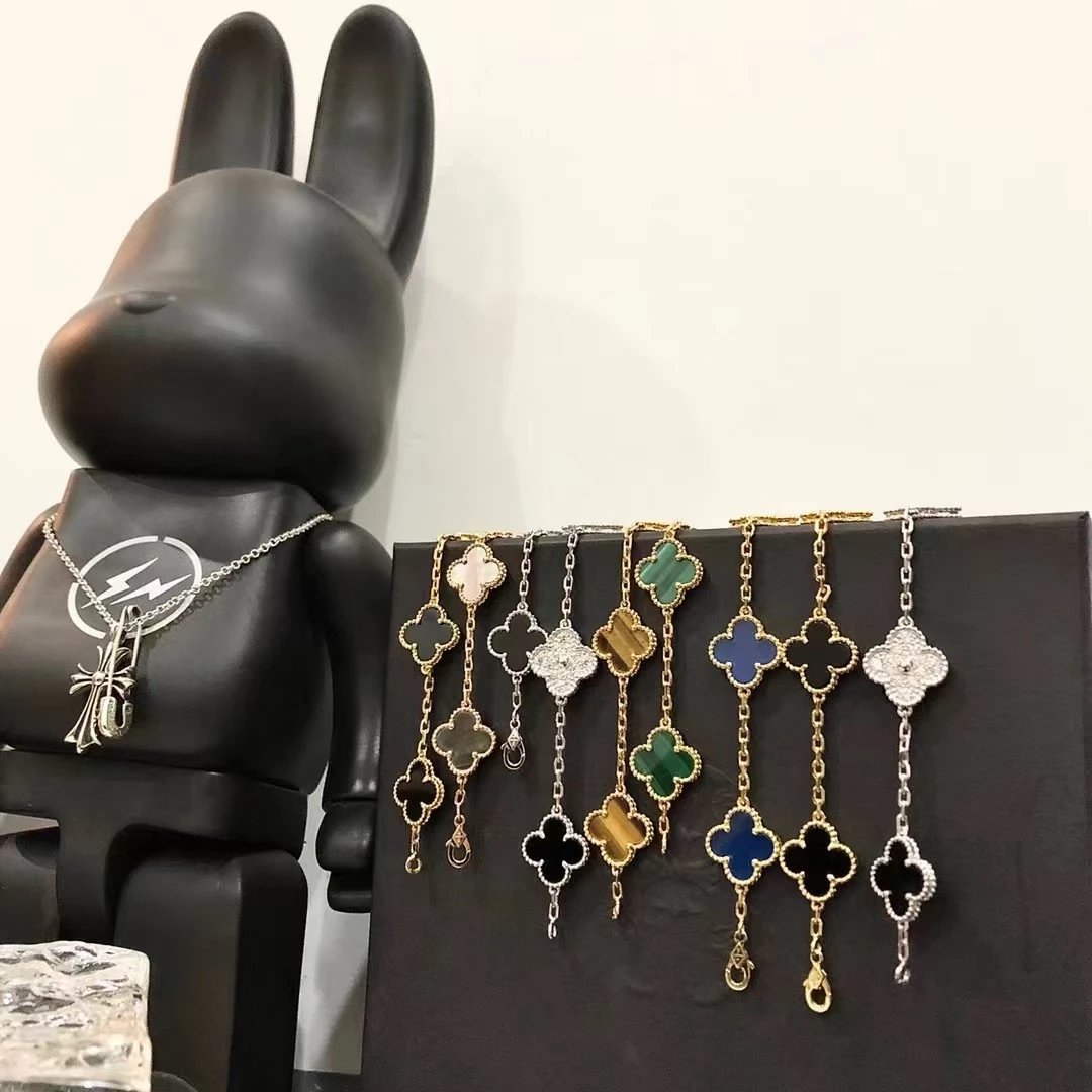 【 Pikachu made 】 VC * Five Flower Bracelet Lucky Clover Top on the Internet No Marketing Non Van Gogh Lucky Clover Five Flower Bracelet Pikachu Exclusive Designer Style No Brand Logo Classic/Laser/Diamond/New Limited Color Matching Supports Pure Gold Customization for Men and Women Same Style Couple Matching Preferred Non VC Bracelet