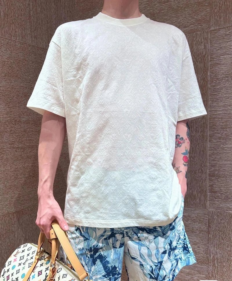 Tee from Yin Kuang's Shop