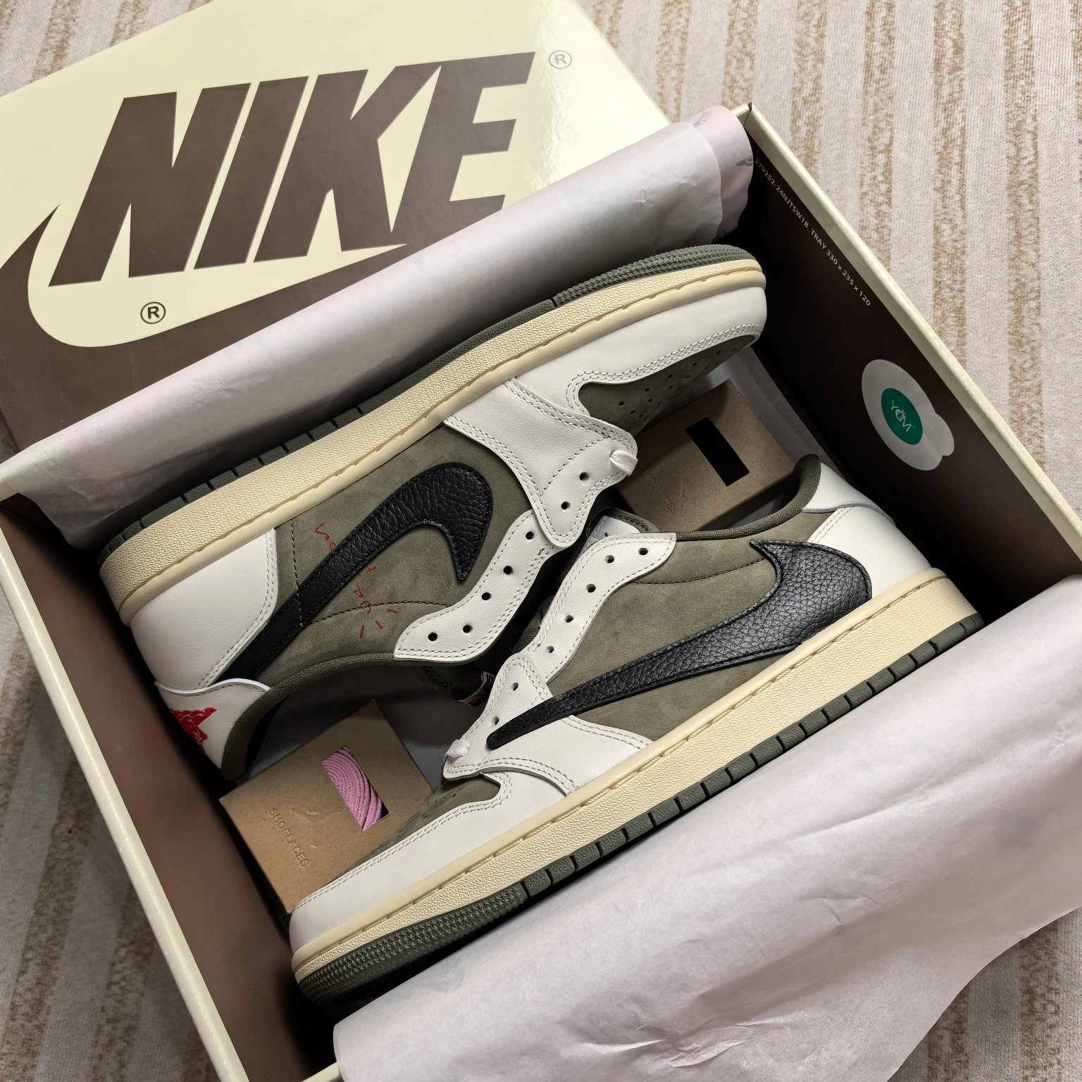 Top of the line pure original full head suede Travis Scottx Jordan Air Jordan 1 Low OG "Medium Olive" inverted hook 8.0 low top retro basketball shoes unisex beige