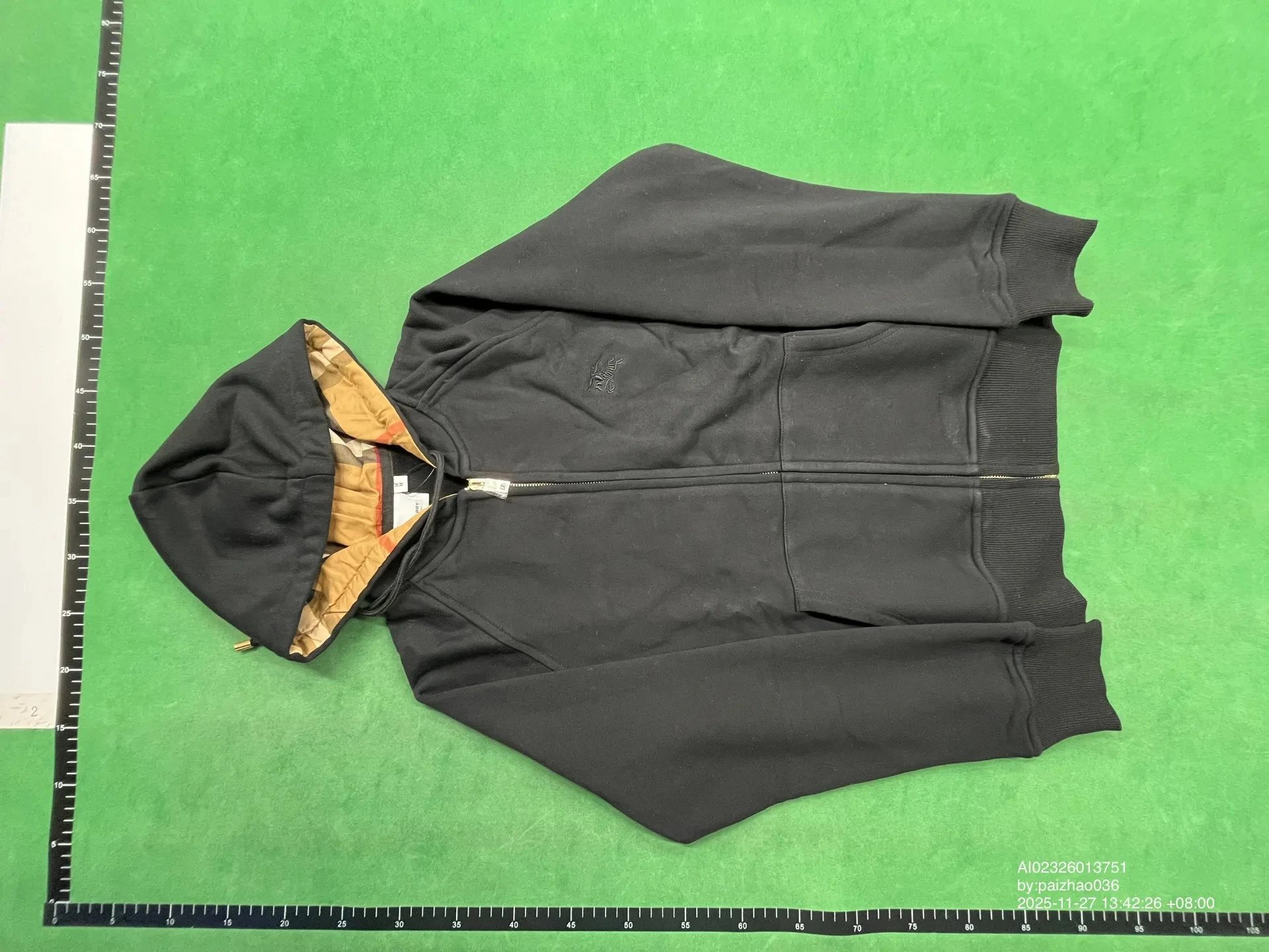 Black slim fit, it is recommended to choose a size 2 larger