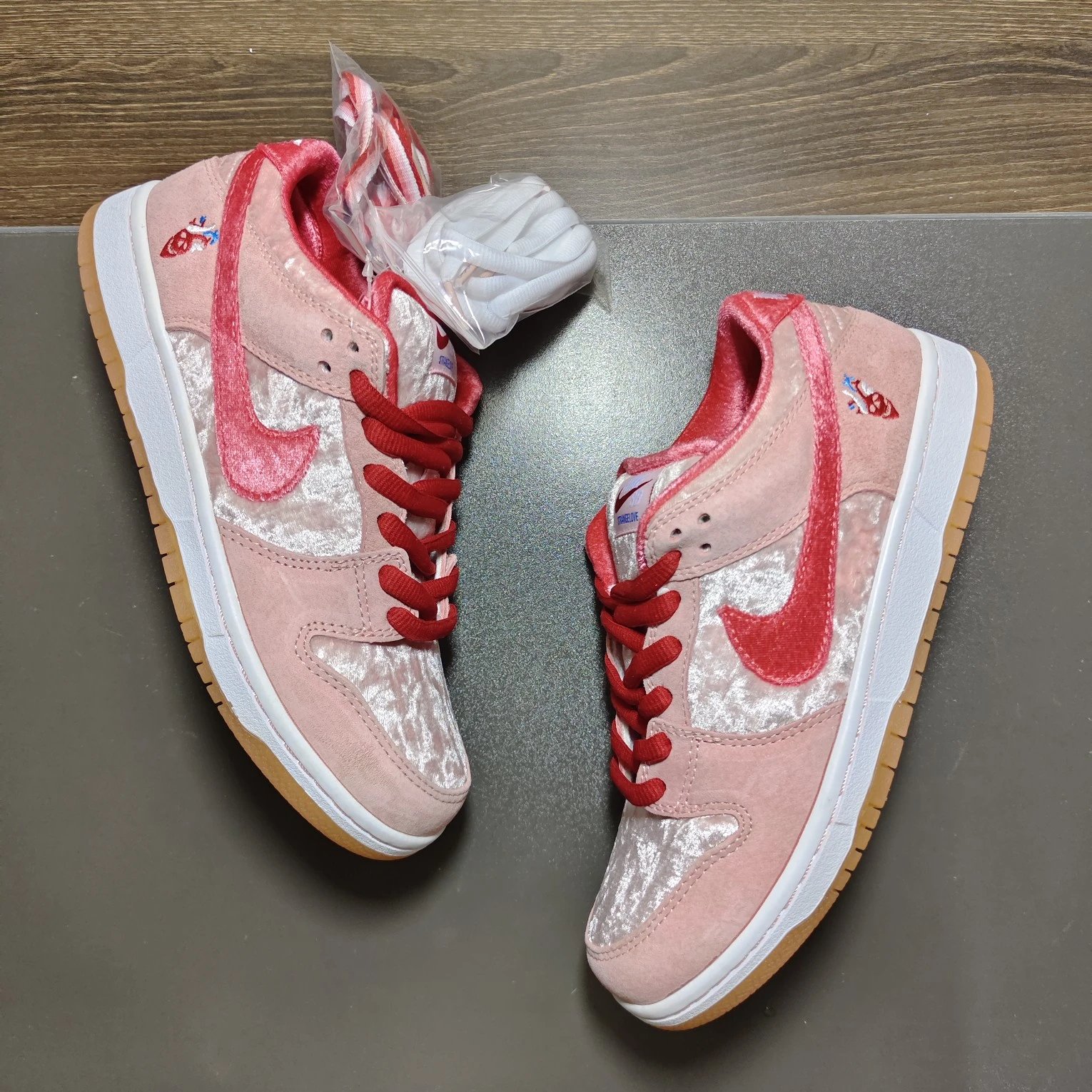 Nike Dunk SB Pro QS Valentine's Day Pink White