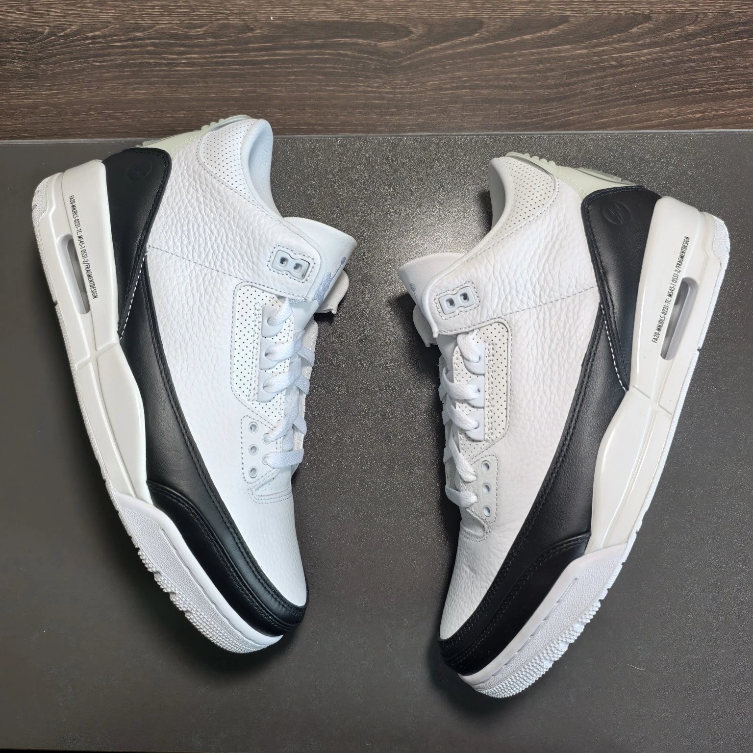 AJ3 Takashi Murakami Black White Lightning