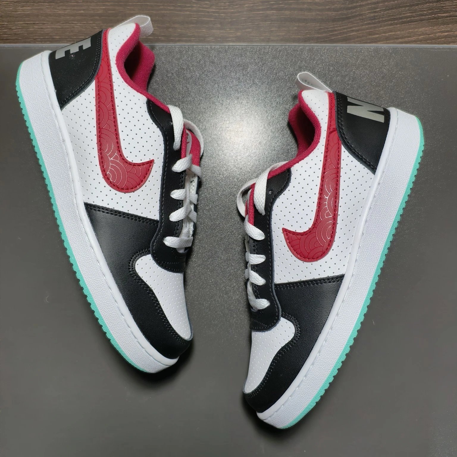 Nike Court Borough Low White Red Black